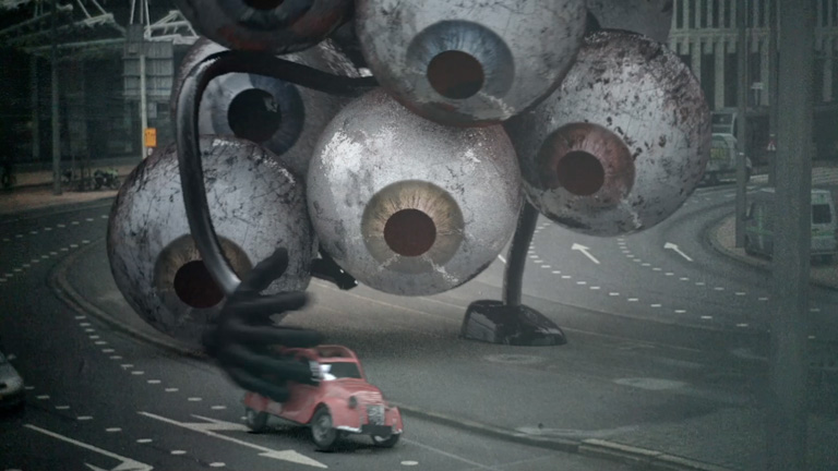 2Pause: Capturing Mega Bots Through a View Camera